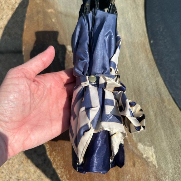 Rare Fendi Zucca umbrella with case - beautiful details! - Picture 7 of 16